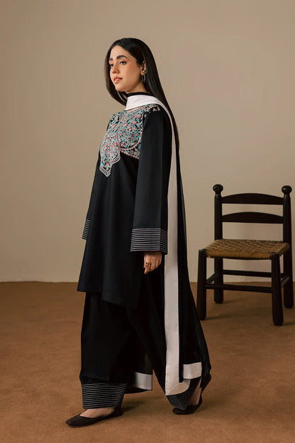 Nafeesa – Black Embroidered Lawn 3-Piece Suit