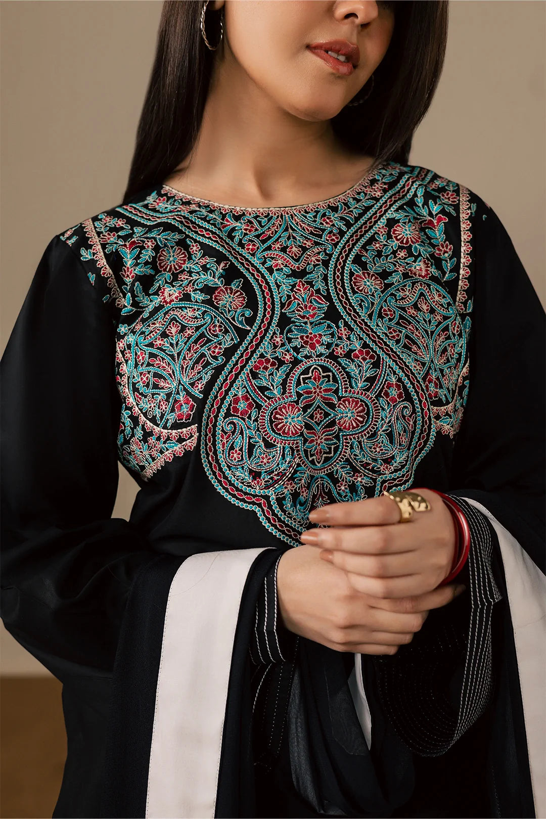 Nafeesa – Black Embroidered Lawn 3-Piece Suit