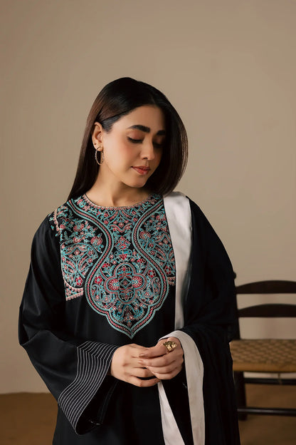 Nafeesa – Black Embroidered Lawn 3-Piece Suit